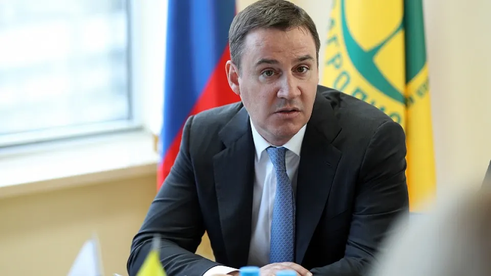 Заместитель председателя правительства Дмитрий Патрушев усилил влияние на госоператора по обращению с отходами: в наблюдательный совет входят люди из его окружения, а назначение нового гендиректора ожидается после обновления состава совета на фоне уголовных дел против прежнего руководства.