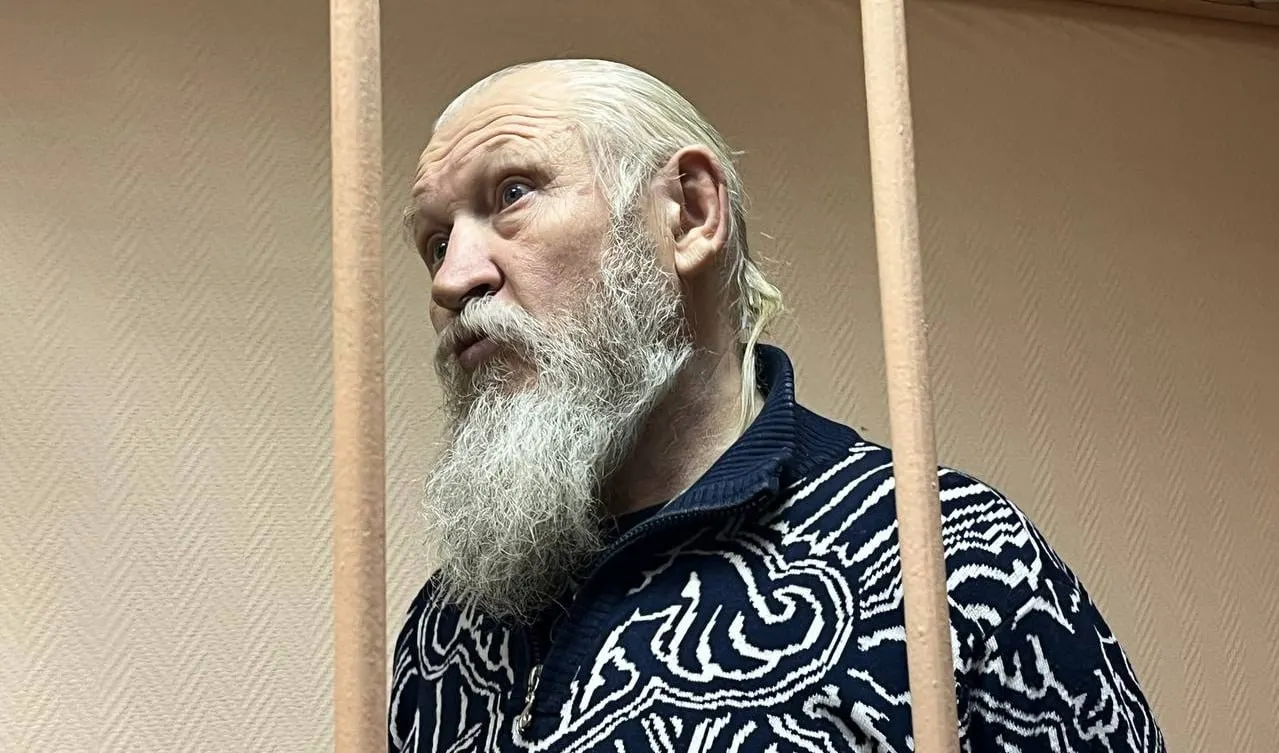 В обновлённый реестр Росфинмониторинга попал бывший депутат Госдумы Михаил Глущенко, ранее осуждённый за соучастие в убийстве Галины Старовойитовой.