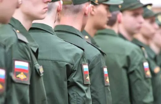 Правительство поддержало законопроект, разрешающий направлять срочников на службу в пожарные подразделения МЧС для тушения пожаров и аварийно‑спасательных работ в городах и селах.