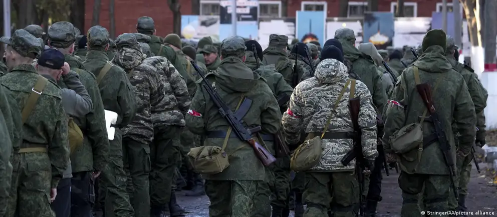 Заявления украинской стороны и независимые источники говорят о возможной подготовке новой мобилизации в России. Власти это отрицают. Разбираемся, какие признаки указывают на риск призыва и достаточны ли текущие ресурсы для масштабного пополнения армии.