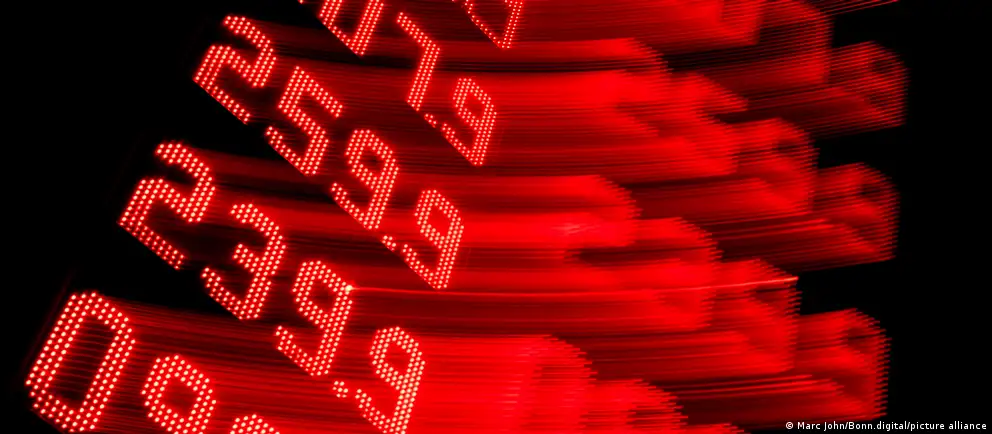 После налётов дронов на ключевые НПЗ Россия приостановила экспорт всех видов топлива, включая дизель. Это привело к росту цен и риску перебоев на мировом рынке.