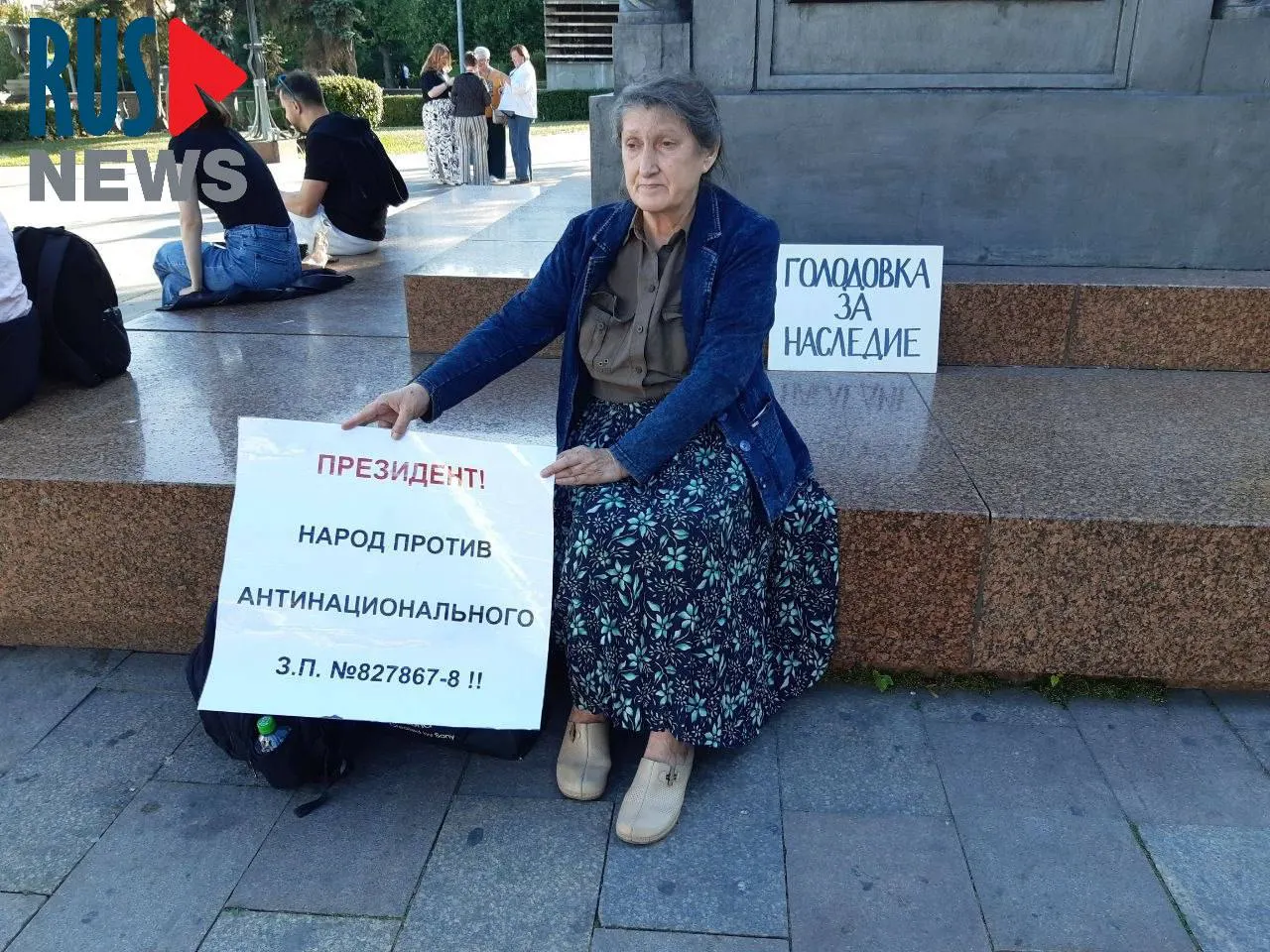 Председатель новосибирского отделения ВООПИК Наталья Шамина провела голодовку у памятника Кириллу и Мефодию в Москве в знак протеста против законопроекта о передаче региональным властям прав на исключение объектов культурного наследия. Через час её задержала полиция; ранее аналогичную акцию объявила активистка из Новосибирска.