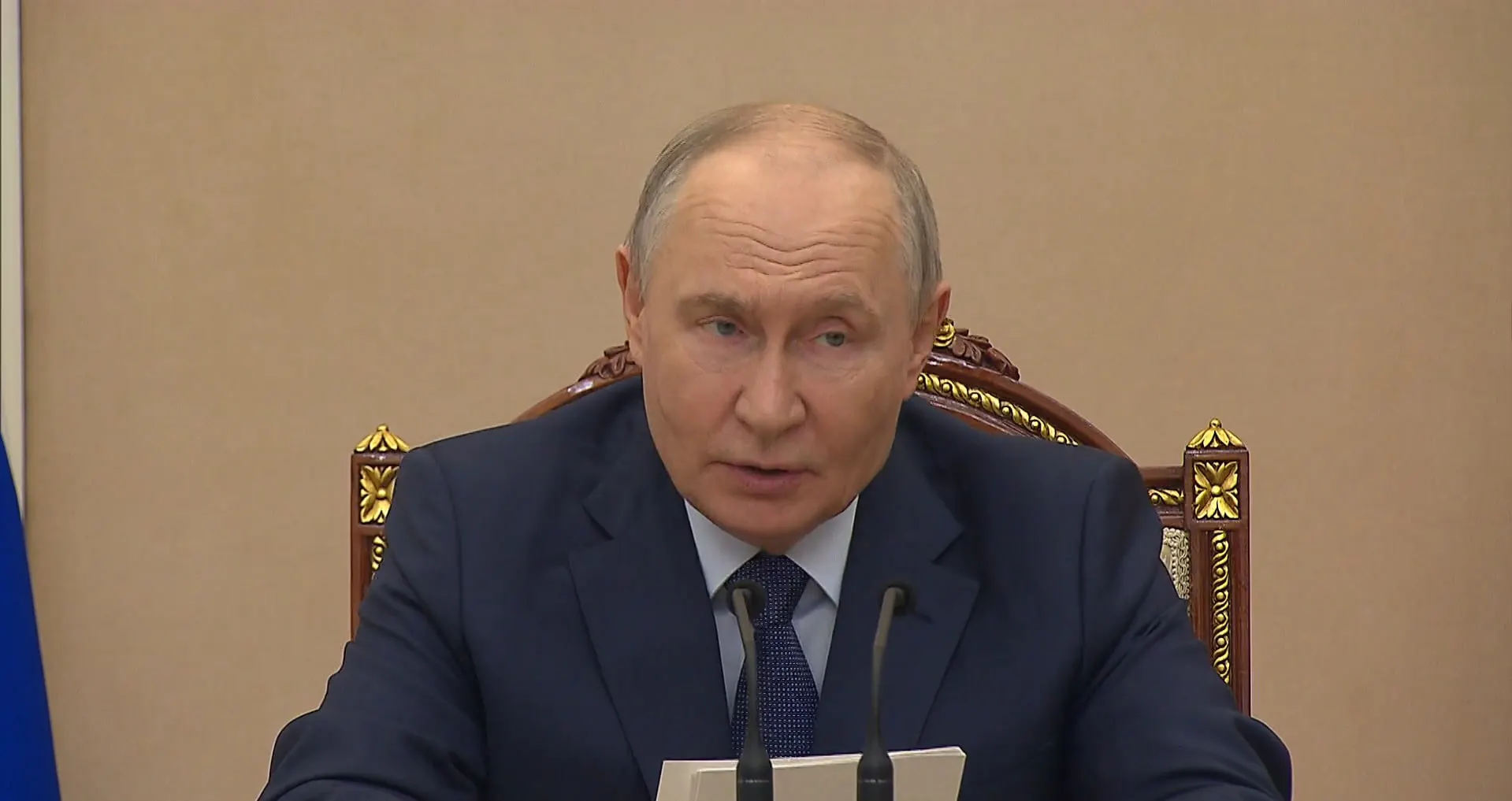 На совещании обсудили рост ВВП, исполнение бюджета и меры поддержки регионов; власти отмечают устойчивость экономики несмотря на трудности на топливном рынке.