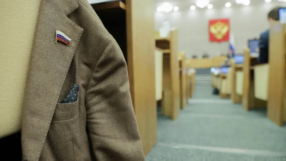 Правительство поддержало инициативу, которая исключает наказания за непредставление или несвоевременную подачу сведений о доходах региональными парламентариями. Поправки требуют доработки, указали федеральные министерства.
