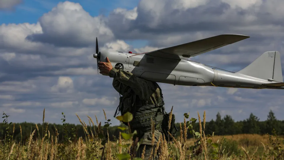 Документы и свидетельства указывают на многолетнее военное сотрудничество: обмен технологиями ИИ и комплектующими для беспилотников, обучение персонала и обсуждение мер по нейтрализации спутниковой сети Starlink.