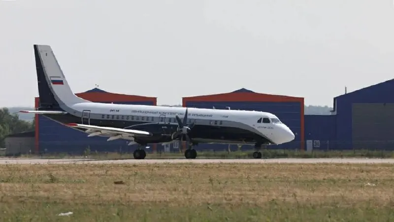 Росавиация выдала Ил-114-300 сертификат, который запрещает полёты при температурах ниже −9 °C и выше +25 °C, а также в условиях обледенения и грозы. На выставке продемонстрировали «Буханку» с композитной бронёй, затвердевающей на солнце.