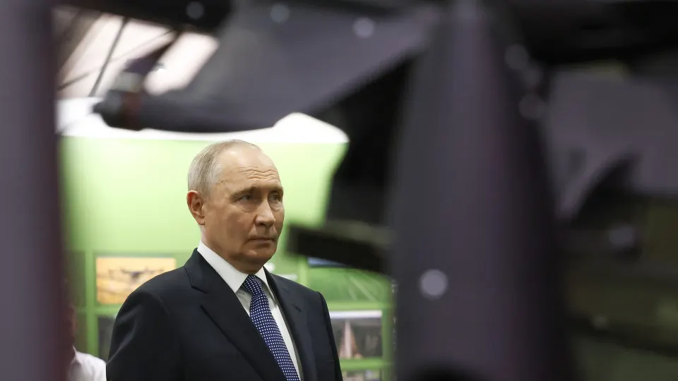 По словам президента, ОНФ объединил более 20 млн граждан, которые добровольно перечислили около 70 млрд руб. на нужды операции. В то же время военные расходы в начале 2026 года достигли рекордного уровня, и власти рассматривают дальнейшее их увеличение.