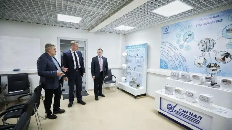 Совет ЕС в официальном документе включил энгельсское предприятие в очередной пакет ограничений. В постановлении указано, что завод производит комплектующие для вооружений и поддерживал ВС РФ в зоне СВО.