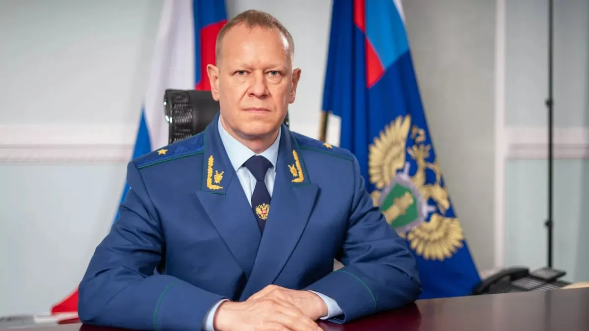Президент направил в Совет Федерации кандидатуру Николая Рябова — сейчас он возглавляет управление Генпрокуратуры по Сибирскому федеральному округу. Консультации по назначению запланированы на 16 июля.