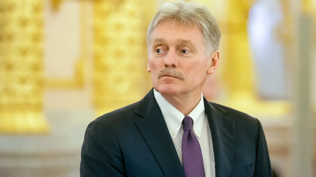 Пресс‑секретарь президента Дмитрий Песков заявил, что вовлечение западных стран и их поддержка Украины превратили специальную военную операцию в полноценную войну. Он также обвинил Запад в помощи Украине через спутниковую инфраструктуру и назвал удары по гражданской инфраструктуре террористическими.