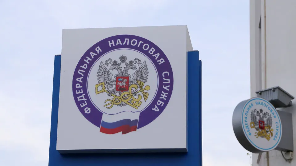 Несколько волн повышения налогов и ужесточение собираемости бюджета, направленные на финансирование рекордных военных расходов, подняли изъятие средств из нефте- и газонезависимой экономики до беспрецедентного уровня. Экономисты предупреждают о давлении на бизнес и население и риске новых повышений НДС.