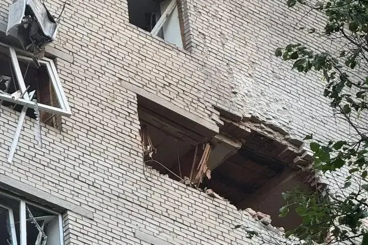 В ночь на 13 июля в посёлке Пионерский Истринского округа один из дронов упал на жилые дома: погибли три человека, ещё пять получили ранения, загорелись пять частных домов, сообщил губернатор Московской области.
