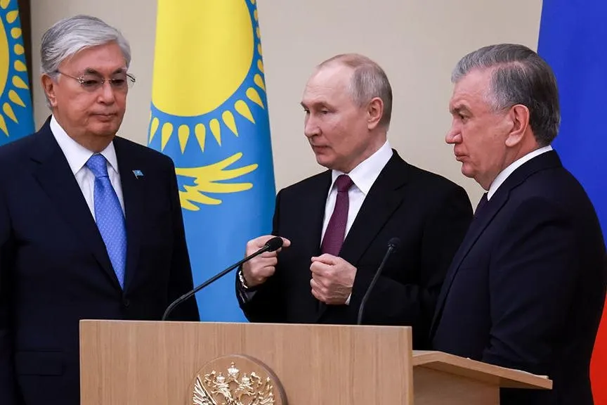 Правительство получило поручение начать переговоры об изменении действующих соглашений о военно‑техническом сотрудничестве с Казахстаном и Узбекистаном на фоне западных ограничений поставок комплектующих и технологий.