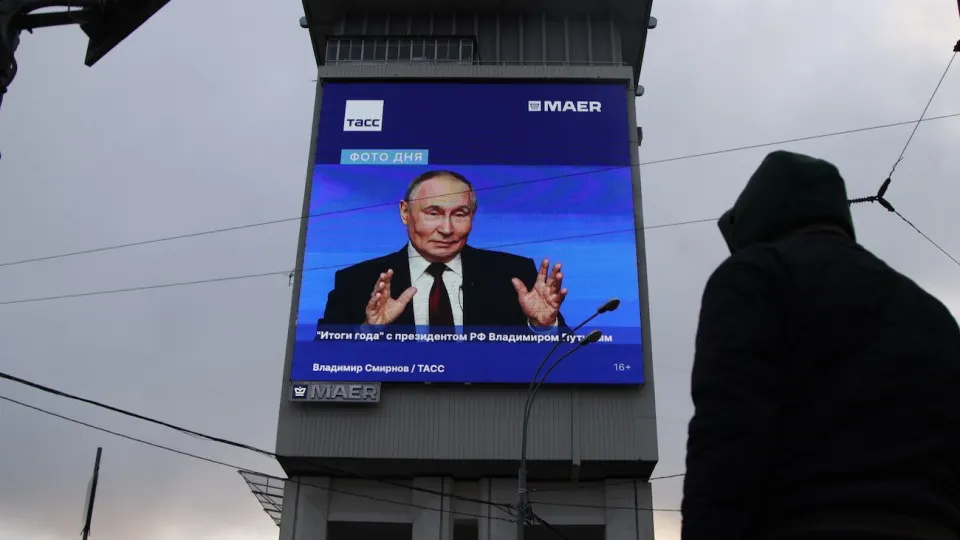 Минэкономразвития зафиксировало полугодовой рост ВВП в 0,3%. Ускорение до 1,1% в июне не смогло компенсировать спад в первом квартале и стагнацию в апреле—мае; гражданские отрасли продолжают сокращаться.
