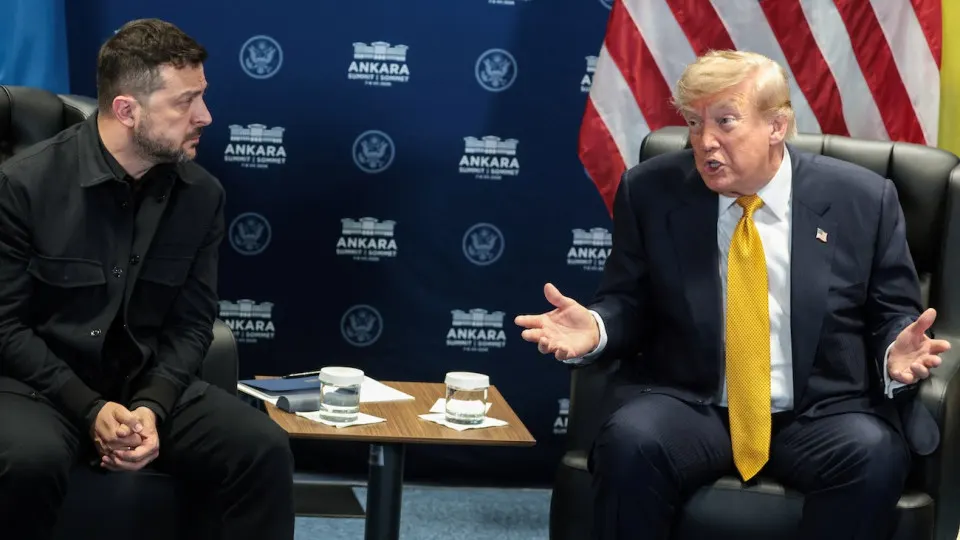 На саммите НАТО в Анкаре Дональд Трамп сказал, что поддерживает удары Украины по нефтеперерабатывающим заводам, оборонным предприятиям и трубопроводам на территории России, назвав это «эскалацией, которая может помочь завершить конфликт». По оценкам, в июне число атак по удалённым регионам РФ резко возросло.
