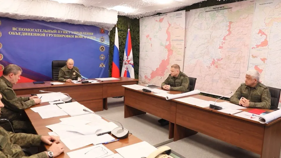 На совещании с военными президент потребовал анализа роли союзников Украины и распорядился продолжить удары по инфраструктуре военно‑промышленного комплекса страны.