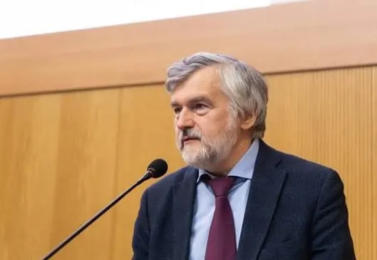 Андрей Клепач, возглавлявший экономический блок госбанка, уволен после высказываний о технологическом и экономическом отставании страны.