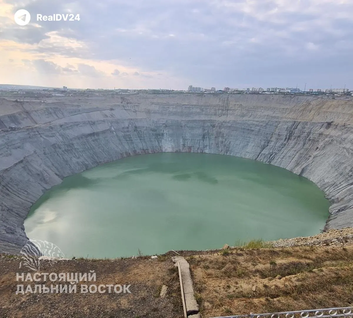После аварии 2017 года карьер Мир в Мирном затоплен; проект Мир-Глубокий оценивается в 126 млрд рублей, добыча планируется начать в 2032 году.