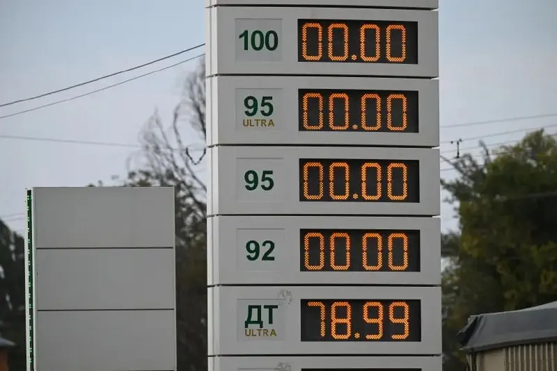 Правительство позволило розничную продажу бензина и дизеля экологических классов Евро-2–Евро-5 на АЗС до 30 июня 2027 года, чтобы снизить риск дефицита.