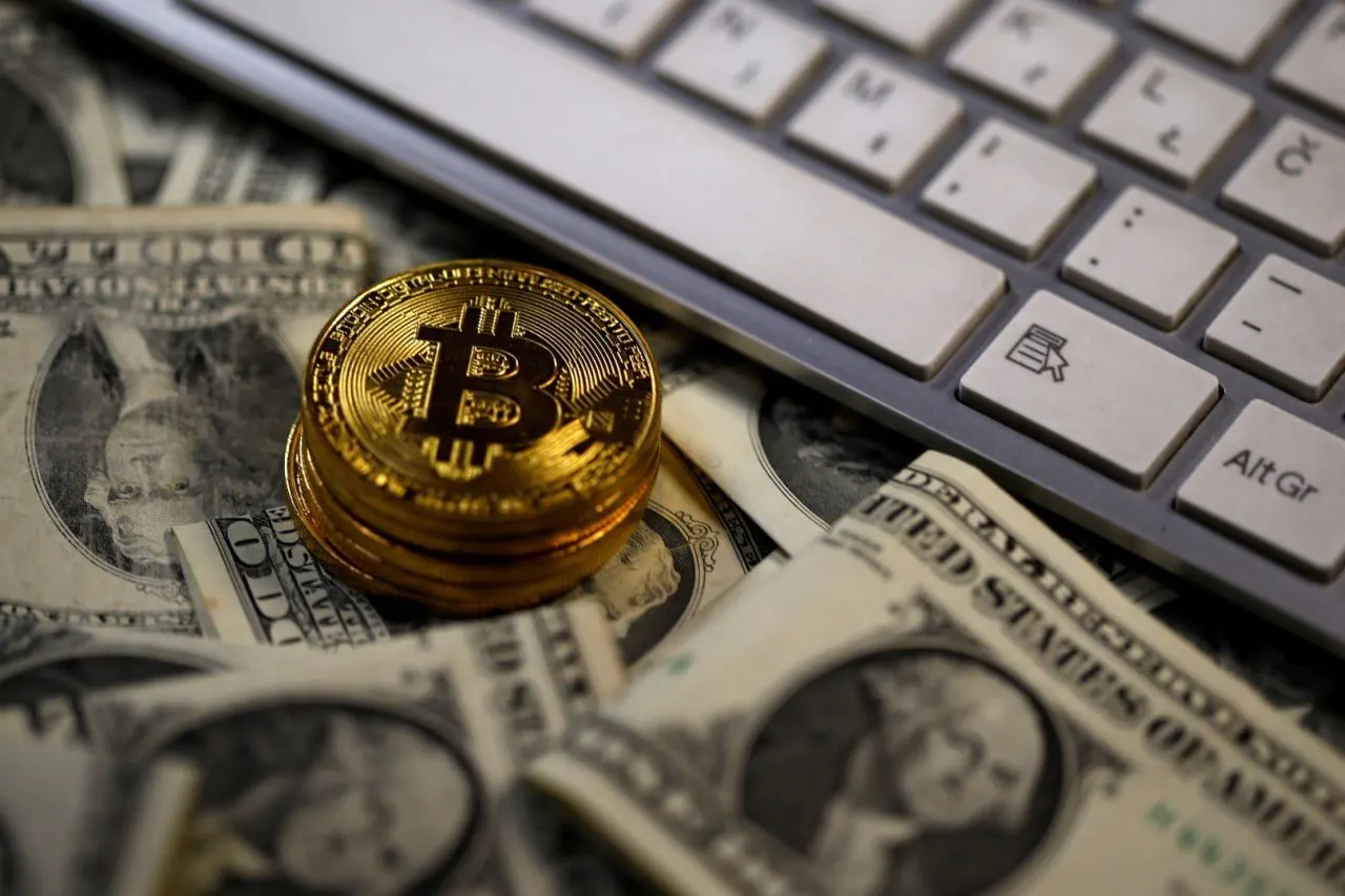 В рамках расследования по делу о финансировании терроризма выяснилось, что Binance передавала данные пользователей российским правоохранительным органам; материал касается нескольких доноров и конфиденциальной переписки.