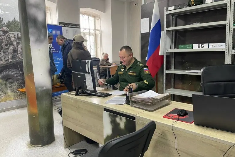 Власти опровергают планы мобилизации; публикации СМИ и экспертов оценивают это как давление на общество.