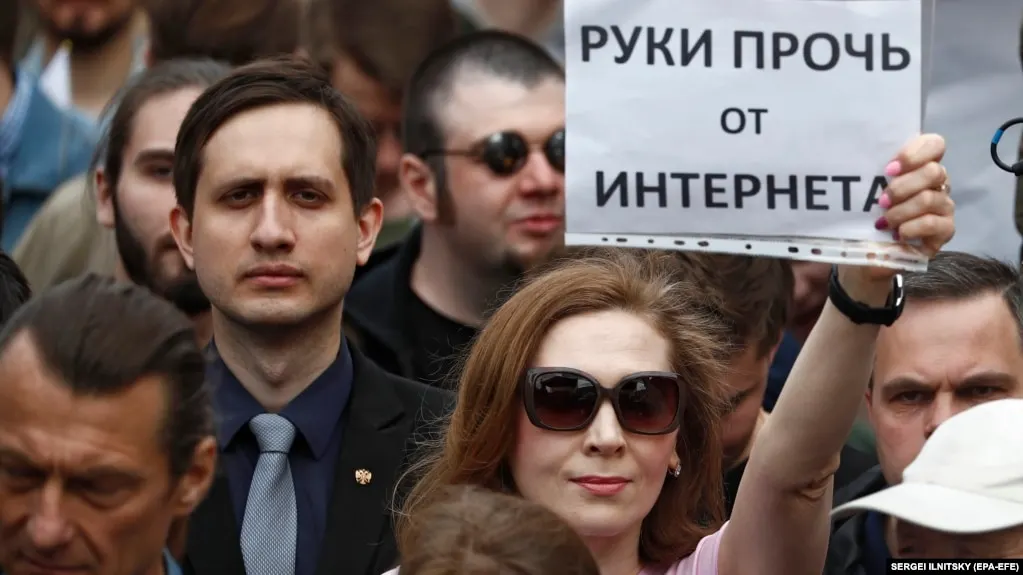 В стране усилились блокировки VPN‑платформ и возрастает риск повторных попыток обхода. Эксперты предупреждают о перебоях и усилении контроля над интернет‑сервисами.
