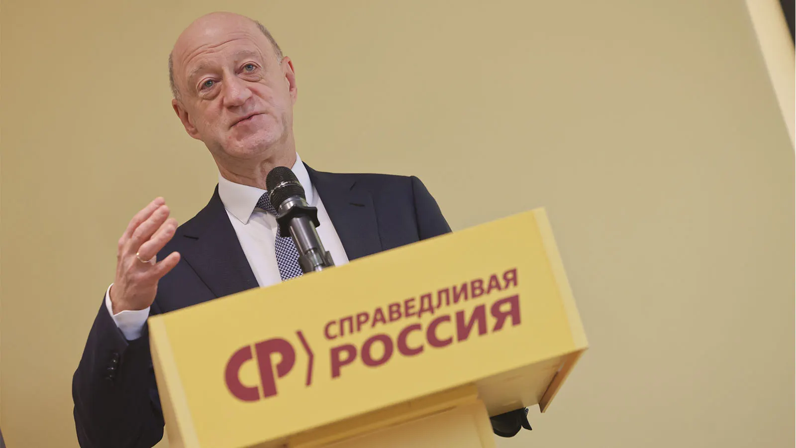 Вице-спикер Госдумы может стать лидером партии; Миронов, вероятно, не сможет восстановиться к выборам. Внутренние источники рассказывают о борьбе за руководство.