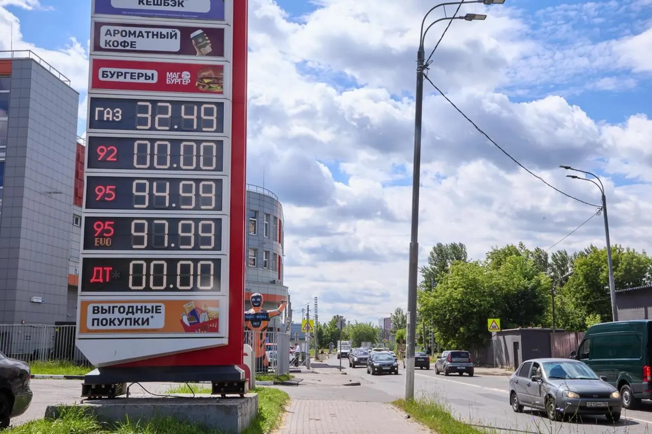 ФАС предъявила претензии как минимум к 70 продавцам топлива из‑за роста цен; масштаб кризиса растёт, особенно среди независимых заправок.