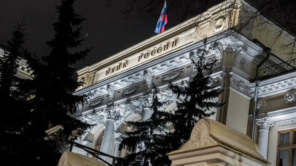 Центральный банк расширил возможности для уведомления о лицах, фактически контролирующих банки и другие финансовые компании, включая теневых руководителей.