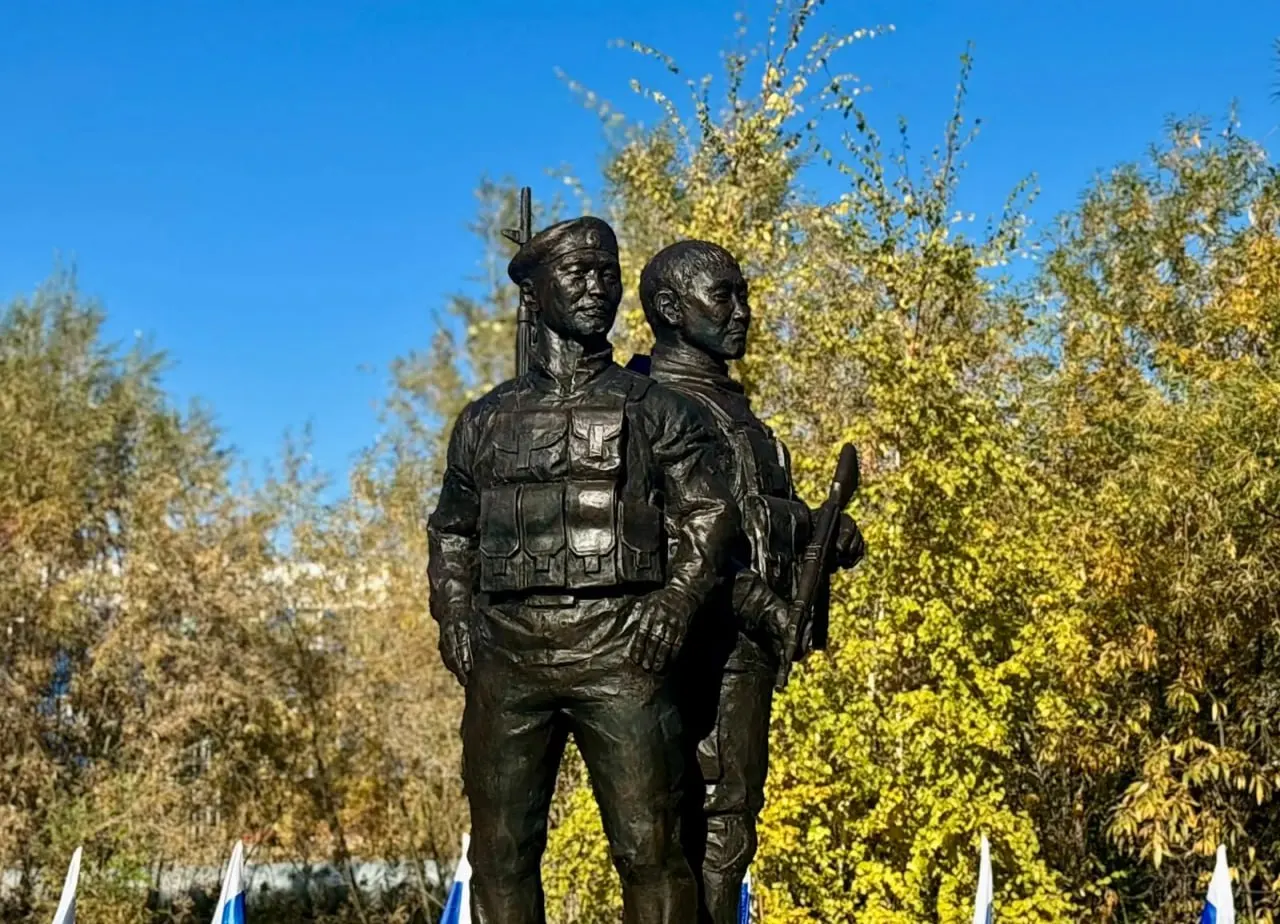 В столице Республики Саха (Якутия) установлен новый монумент на пересечении улиц Курашова и Пояркова, посвящённый участникам специальной военной операции.