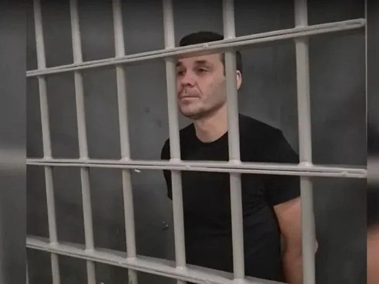 48-летний россиянин и швед Максим Артемов получил 14 лет колонии за госизмену; дело связано с перечислениями денег военным ВСУ через Revolut.