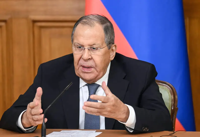 Министр иностранных дел России заявил, что информационная война вокруг операции на Украине продолжится и имеет тенденцию к обострению.