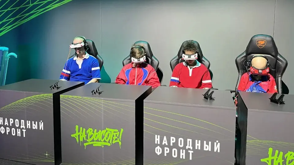 Школьникам предложат изучать управление беспилотниками, программирование и обслуживание дронов в пилотном режиме в нескольких регионах России.