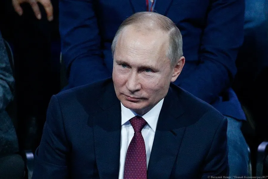 Президент России распорядился ввести во всех регионах систему независимой оценки качества и условий оказания услуг организациями социальной сферы гражданами через портал Госуслуги; доклад о выполнении поручения должен быть представлен до 1 февраля 2027 года.