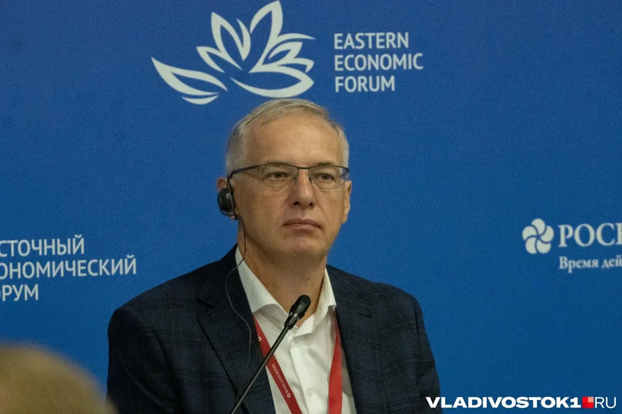 Дмитрий Алексеев похвалил назначения в регионе: повышение Олега Кожемяко до полпреда на Дальнем Востоке и назначение Константина Шестакова на пост врио губернатора Владивостока, подчёркнув богатый региональный опыт и прагматичный подход к решению задач.